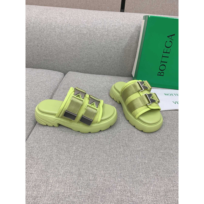 Bo*te*ga ve*ne*ta flash flat sandals light green