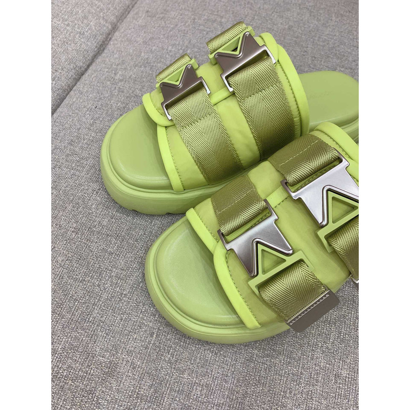 Bo*te*ga ve*ne*ta flash flat sandals light green