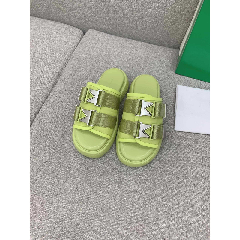 Bo*te*ga ve*ne*ta flash flat sandals light green