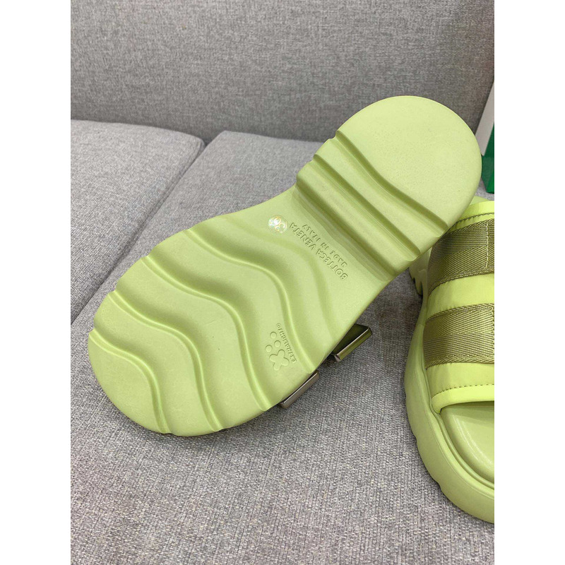 Bo*te*ga ve*ne*ta flash flat sandals light green