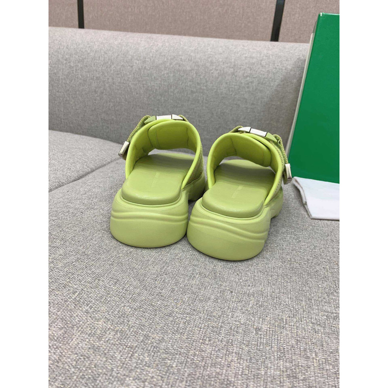 Bo*te*ga ve*ne*ta flash flat sandals light green