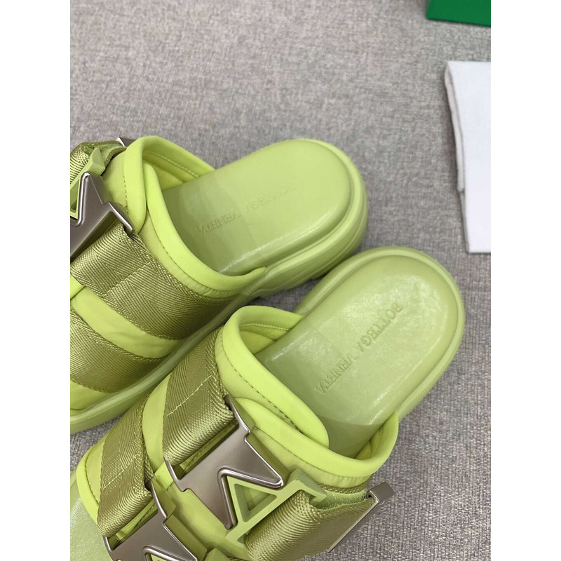 Bo*te*ga ve*ne*ta flash flat sandals light green