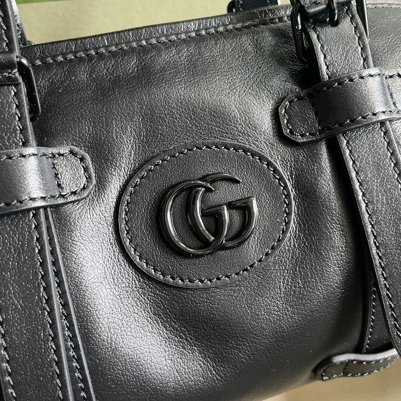 G*u*i small duffle bag with tonal double g black