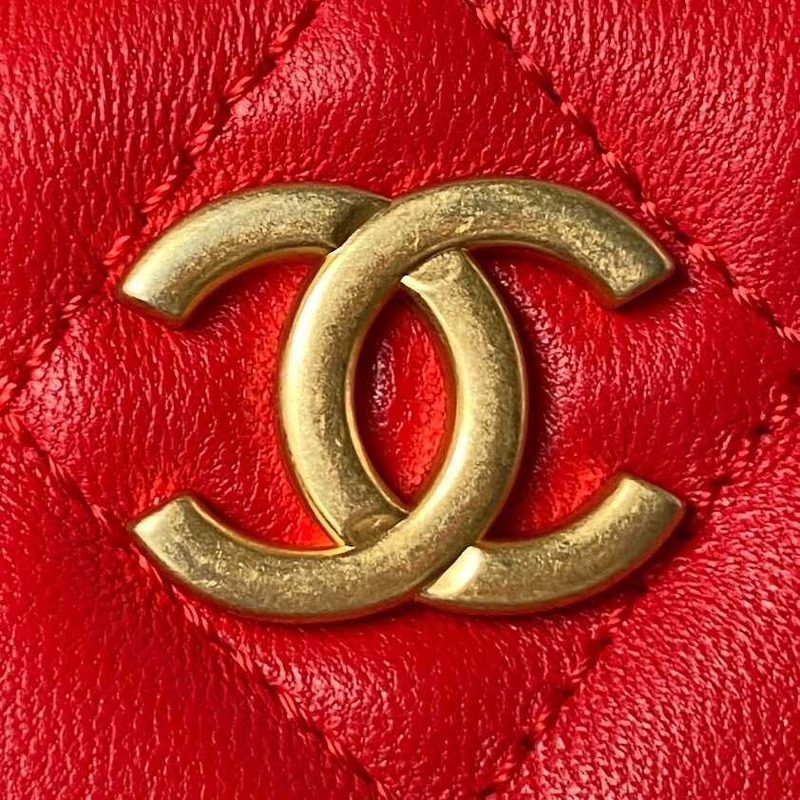 Ch*el shiny crumpled lambskin & gold-tone metal red