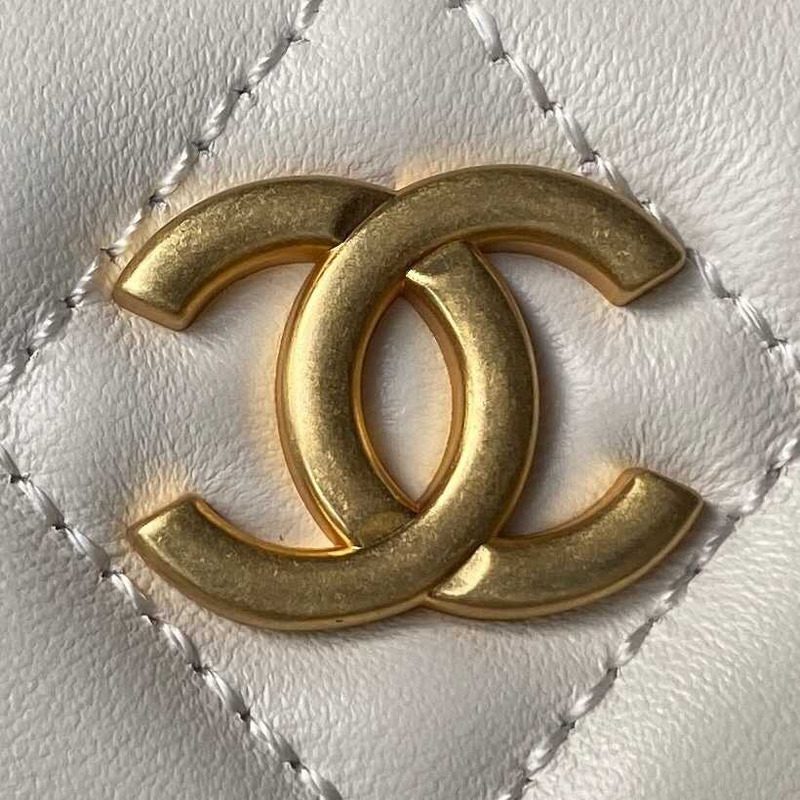 Ch*el shiny crumpled lambskin & gold-tone metal white