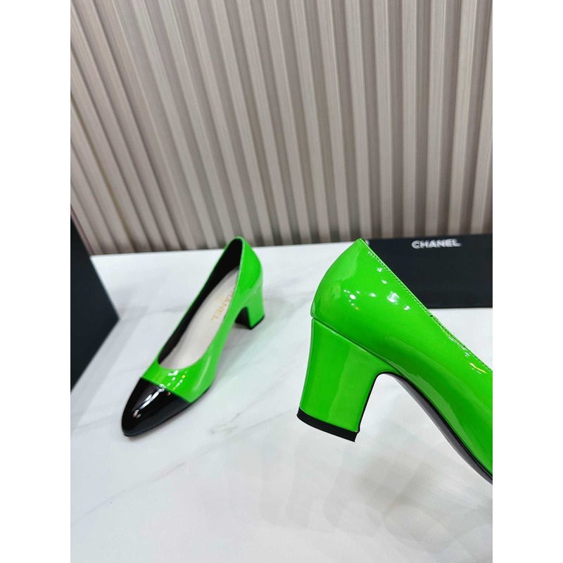 Ch*el pumps patent calfskin green & black