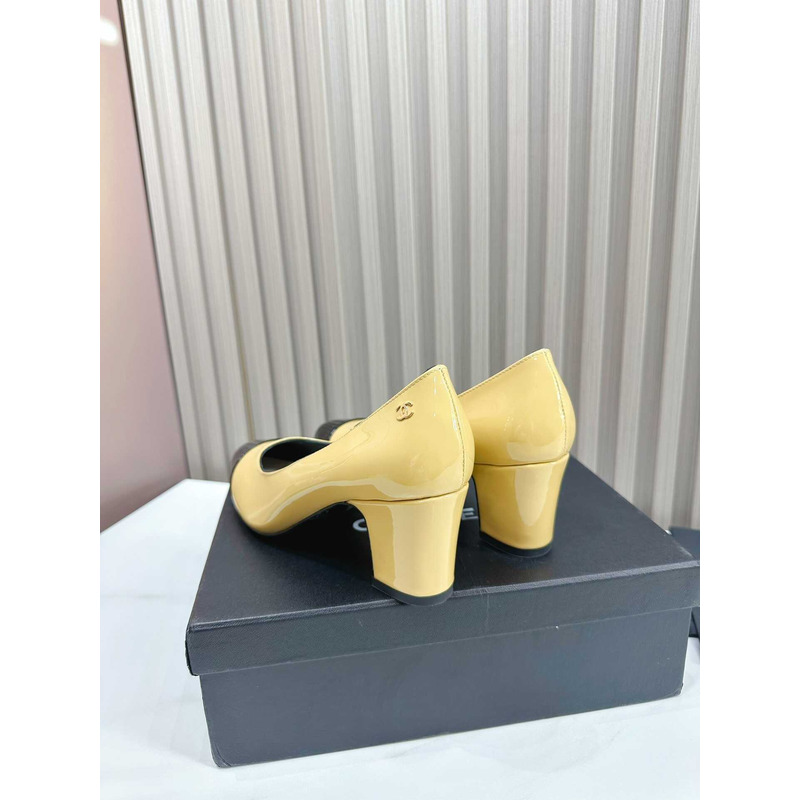 Ch*el pumps patent calfskin yellow & black