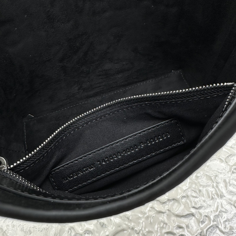 Ba*len*cia*ga mary-kate xs smooth leather handbag black