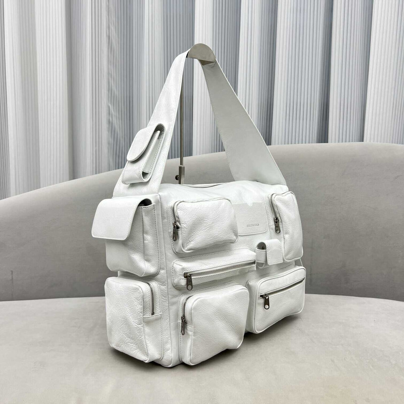 Ba*len*cia*ga superbusy large sling bag in white