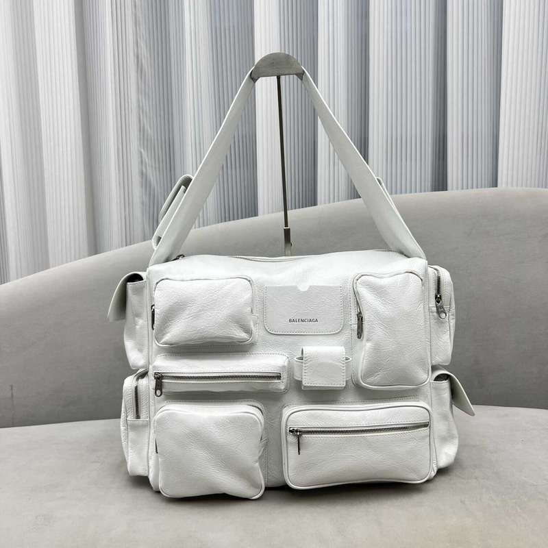 Ba*len*cia*ga superbusy large sling bag in white