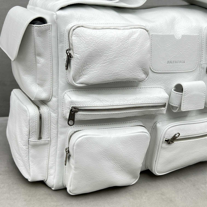 Ba*len*cia*ga superbusy large sling bag in white