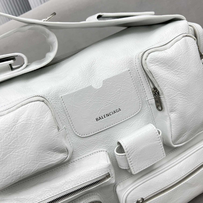 Ba*len*cia*ga superbusy large sling bag in white