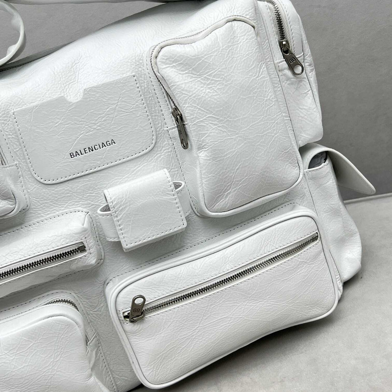 Ba*len*cia*ga superbusy large sling bag in white