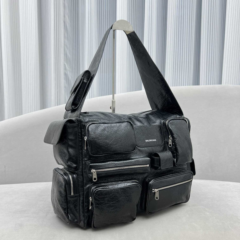 Ba*len*cia*ga superbusy large sling bag in black