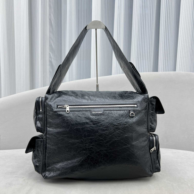 Ba*len*cia*ga superbusy large sling bag in black