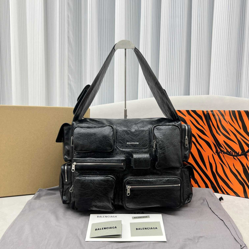 Ba*len*cia*ga superbusy large sling bag in black