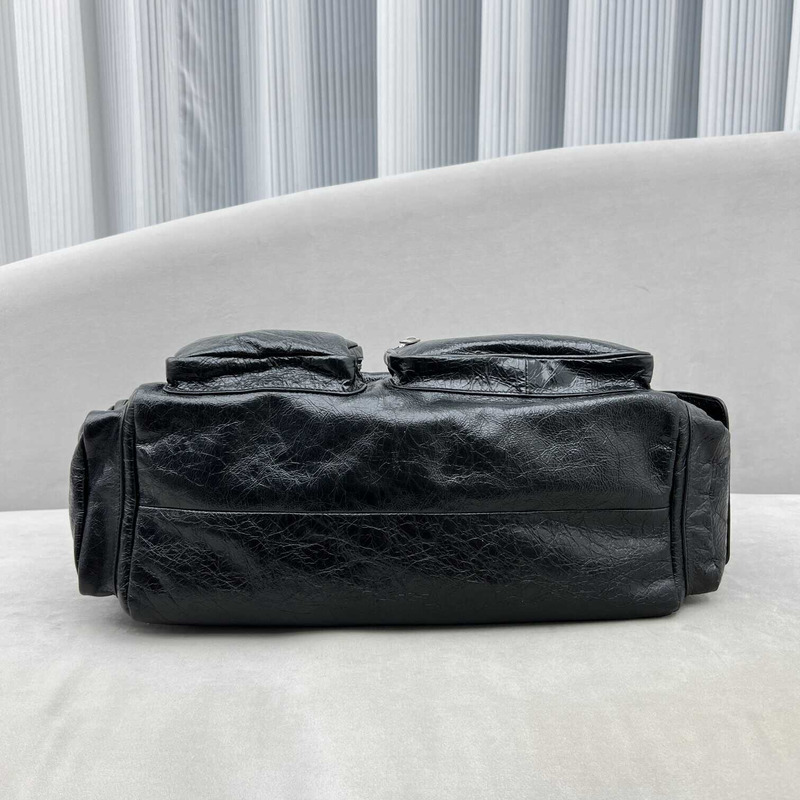 Ba*len*cia*ga superbusy large sling bag in black