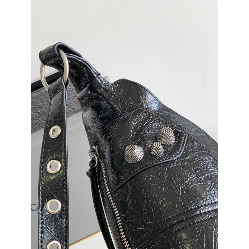 Ba*len*cia*ga le cagole leather belt bag black