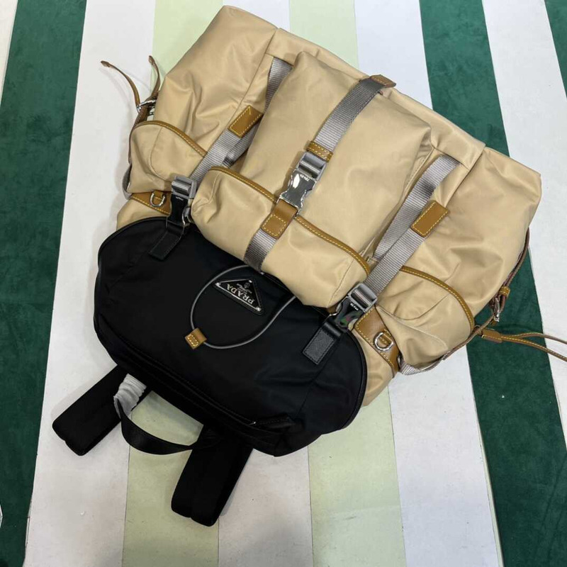 Pra*a backack beige and black