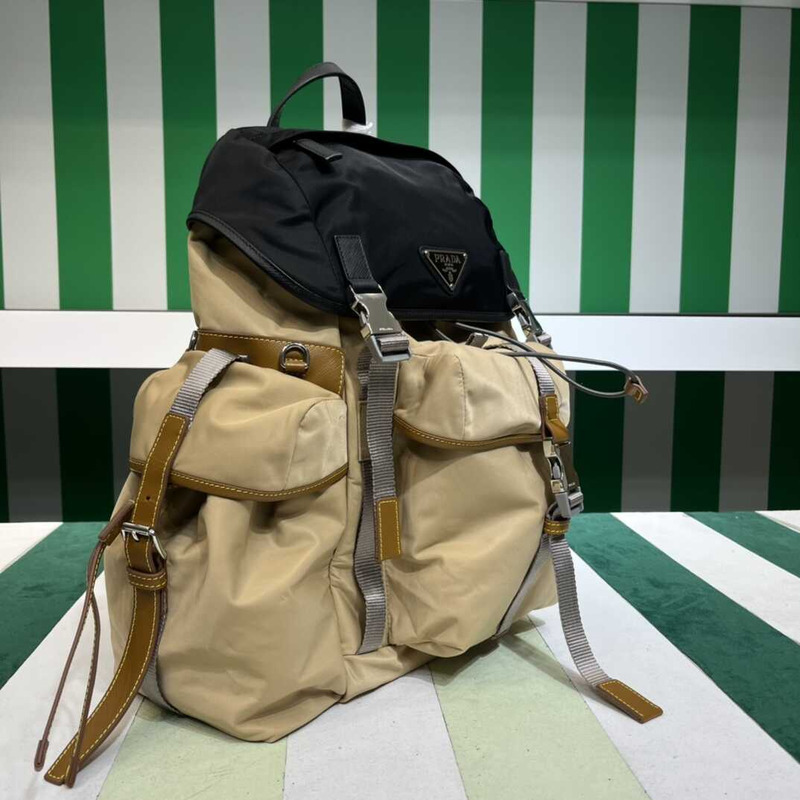 Pra*a backack beige and black