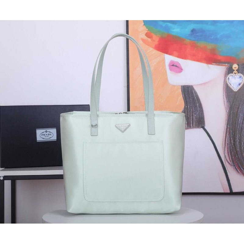 Pra*a recycled nylon tote bag green