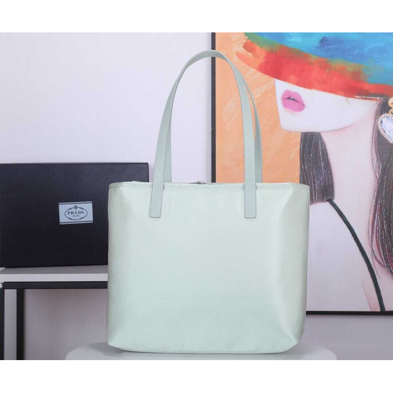 Pra*a recycled nylon tote bag green