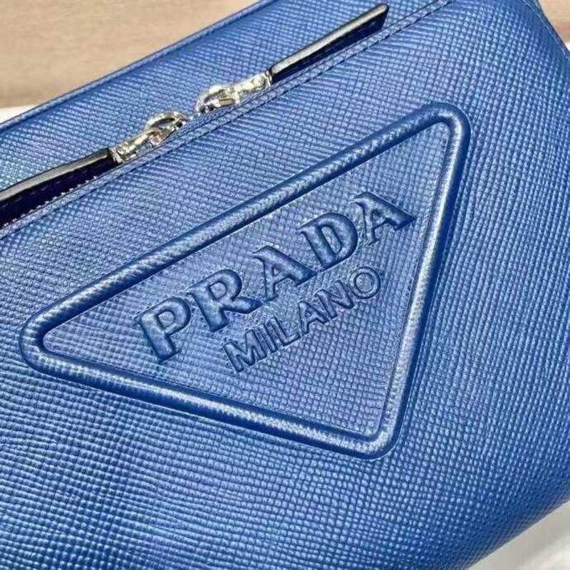 Pra*a saffiano logo embossed leather shoulder bag blue