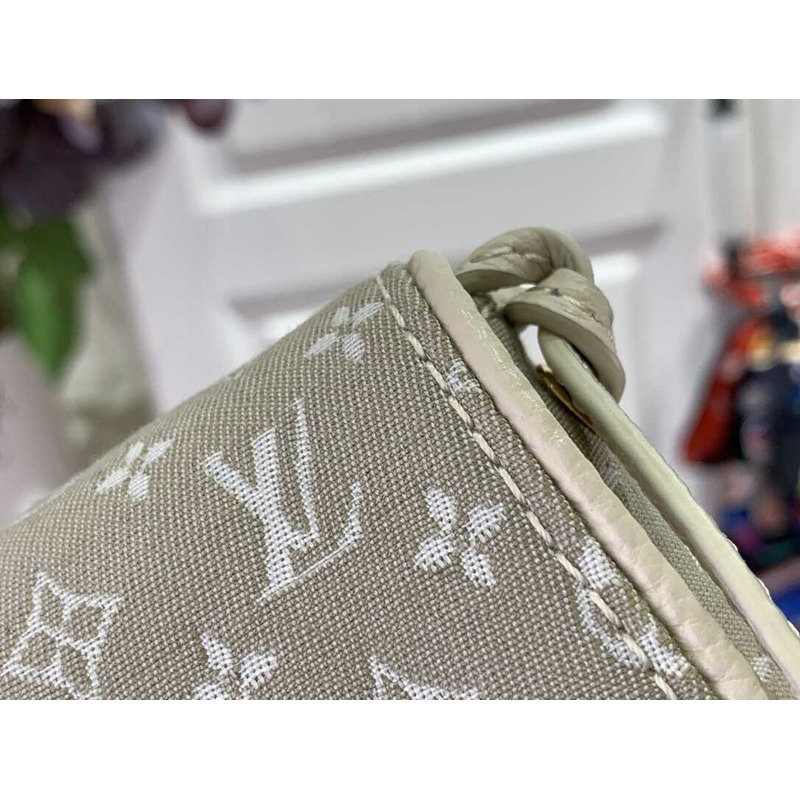 l**is V*t*n dune monogram mini lin canvas pochette cancun bag