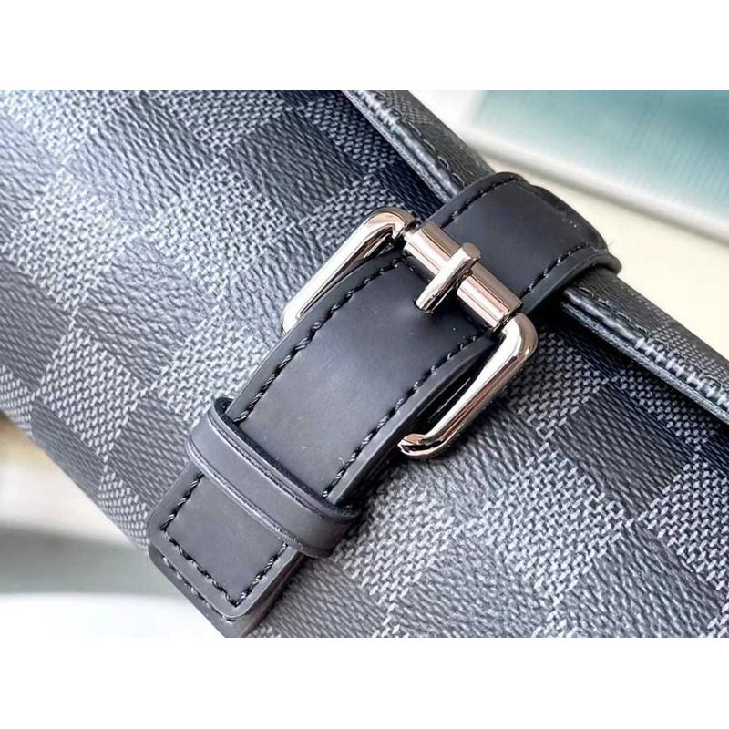 l**is V*t*n 3 watch case black