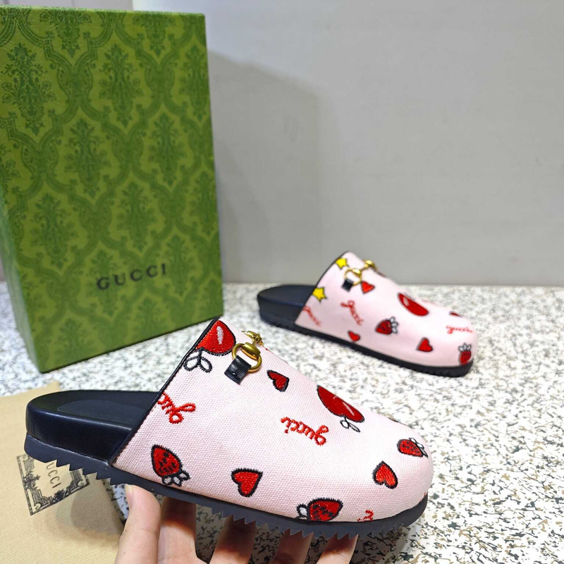 G*u*i loafers with printed red heart white