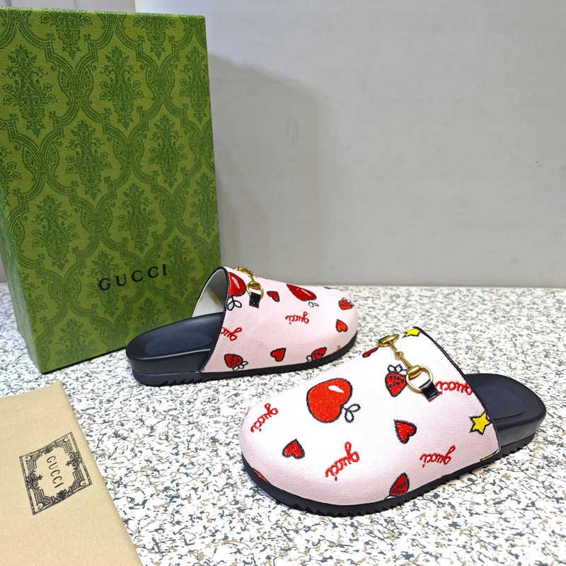 G*u*i loafers with printed red heart white