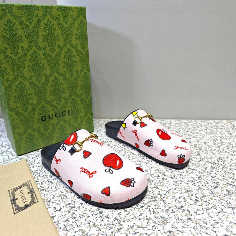 G*u*i loafers with printed red heart white