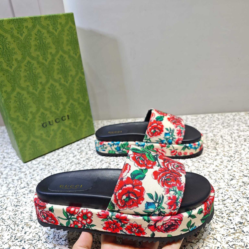 G*u*i platform slippers floral beige and multi colors