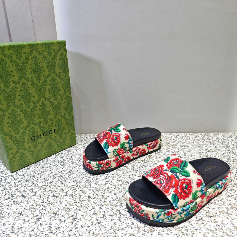 G*u*i platform slippers floral beige and multi colors