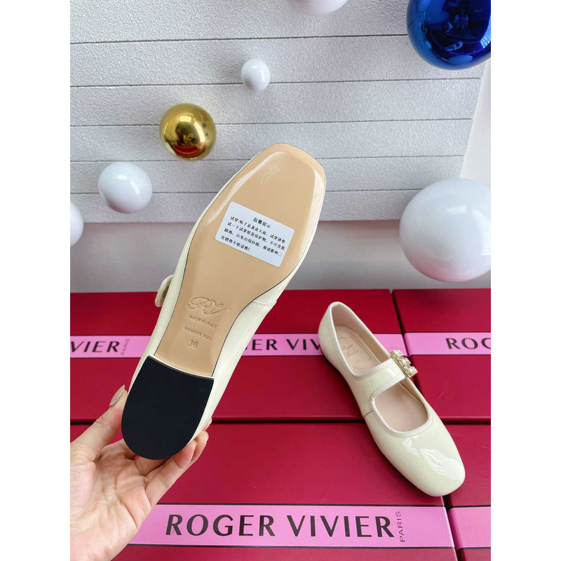 Roger Vivier Très Vivier Babies Patent Leather Ballet Flats Beige