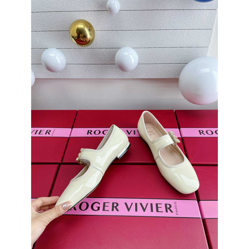 Roger Vivier Très Vivier Babies Patent Leather Ballet Flats Beige