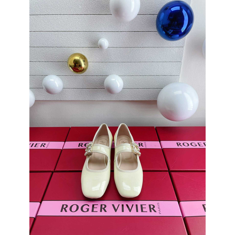 Roger Vivier Très Vivier Babies Patent Leather Ballet Flats Beige