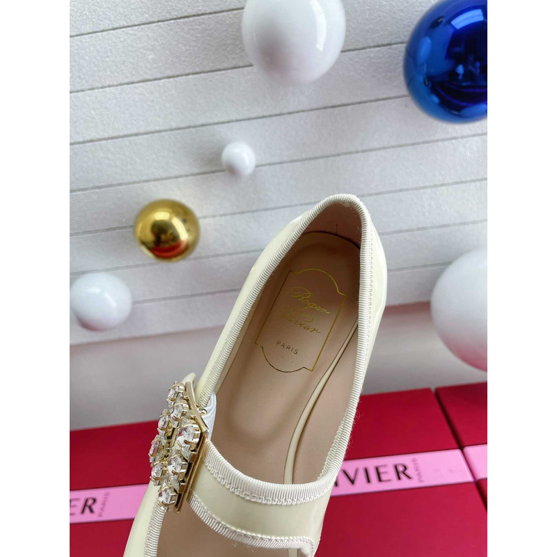 Roger Vivier Très Vivier Babies Patent Leather Ballet Flats Beige