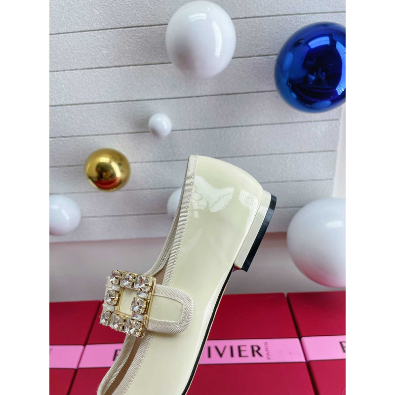 Roger Vivier Très Vivier Babies Patent Leather Ballet Flats Beige