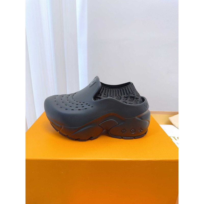 l**is V*t*n foam clogs black