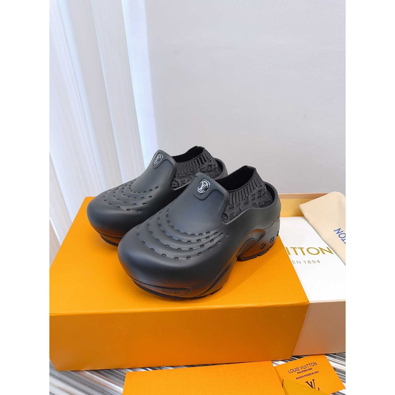 l**is V*t*n foam clogs black