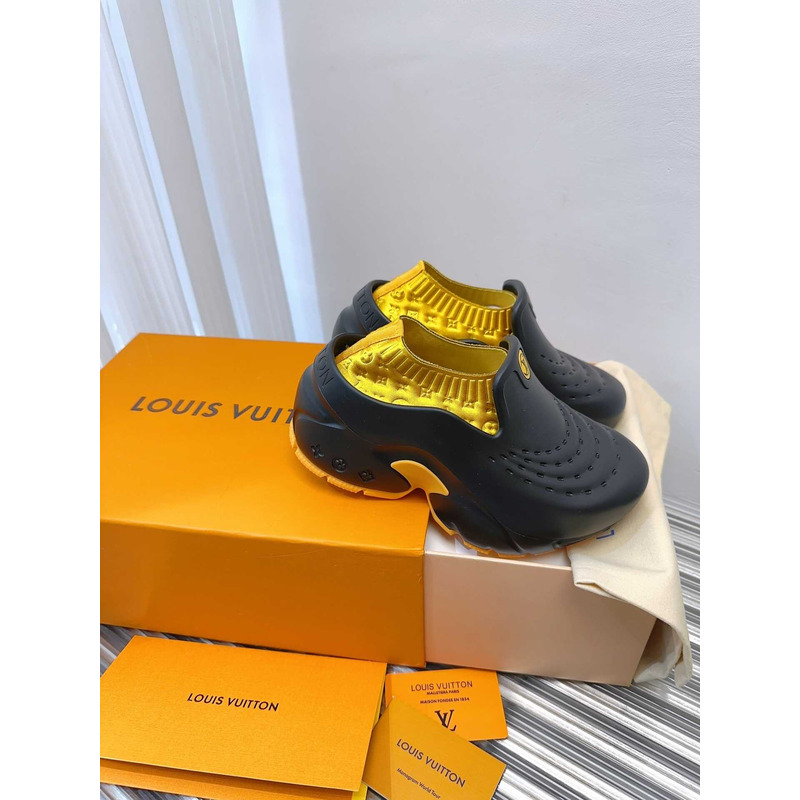 l**is V*t*n foam clogs yellow and black