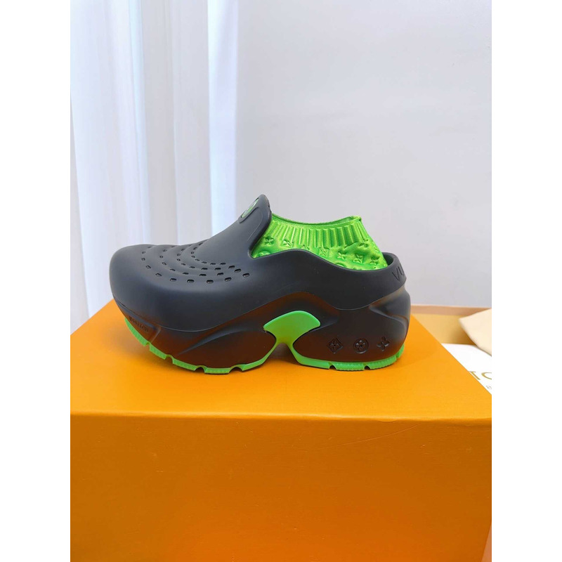 l**is V*t*n foam clogs green and black