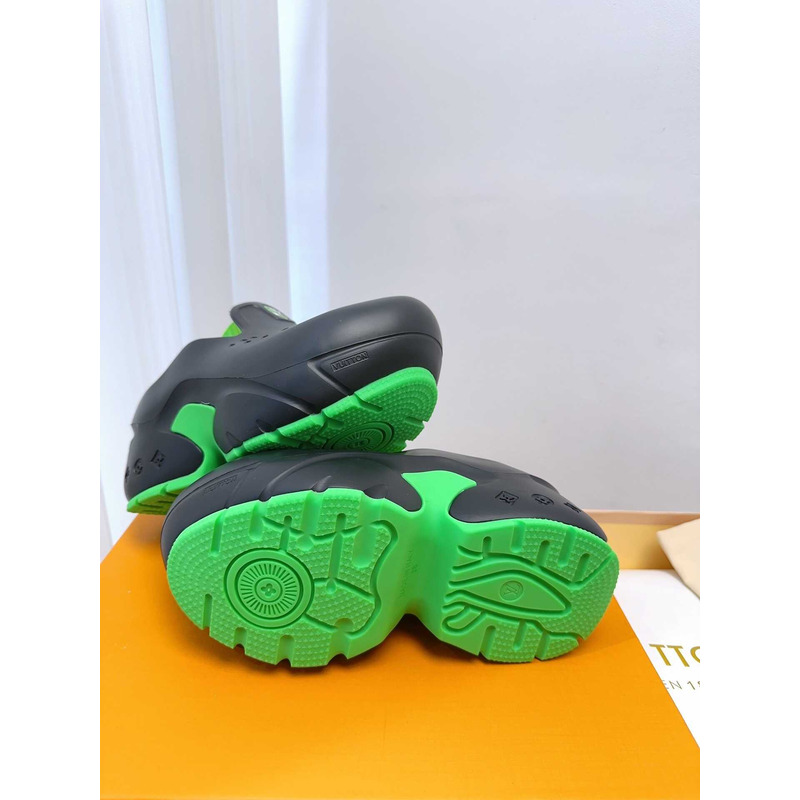 l**is V*t*n foam clogs green and black