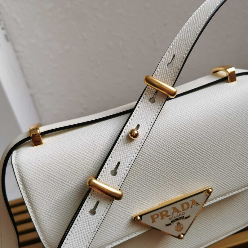 Pra*a emblème leather white