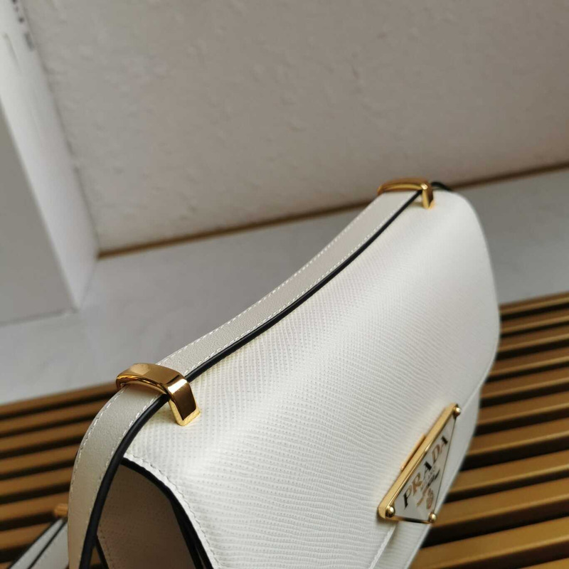 Pra*a emblème leather white