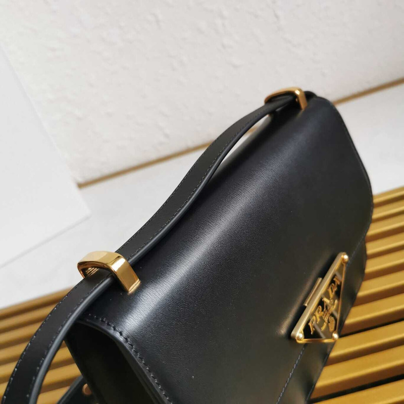 Pra*a emblème leather bag black