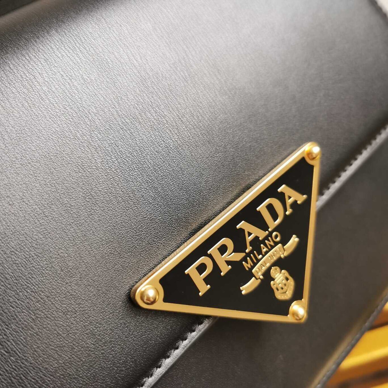 Pra*a emblème leather bag black