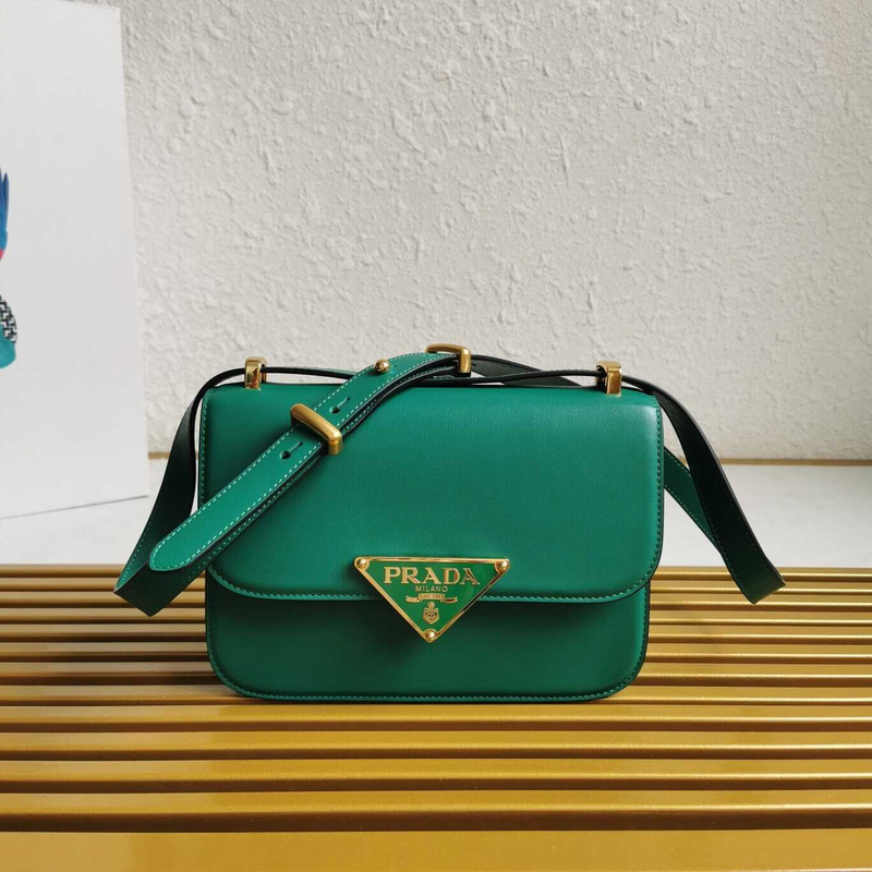 Pra*a emblème leather bag green