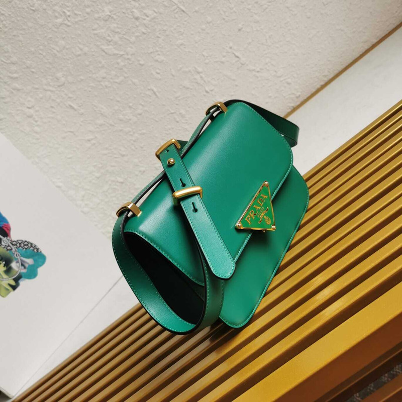 Pra*a emblème leather bag green